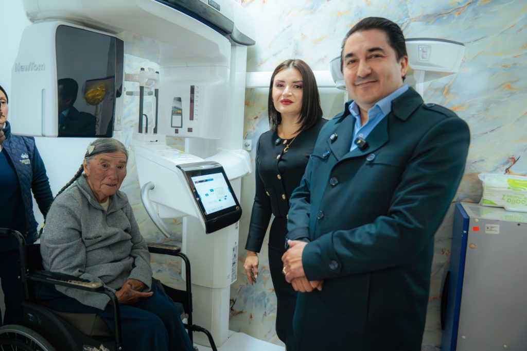 Patronato Municipal de Latacunga inaugura nuevo servicio de Rayos X Dentales con tecnología de última generación.